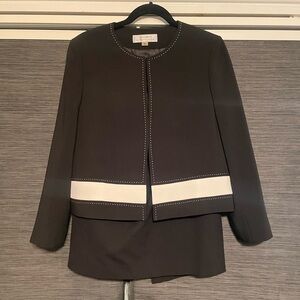 Tahari Women’s Skirt Suit Size 10 Excellent Condition Black and White